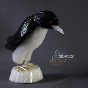 Beautiful hand-carved penguin of different stones Datpn02