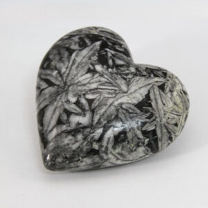 Beautiful heart with perfect shape and superior polish hand-made from canadian pinolite