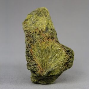 Cluster of fan-shaped epidote crystals (CaESP006)