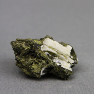 Fan-shaped epidote crystal with apatite (MiESP003)
