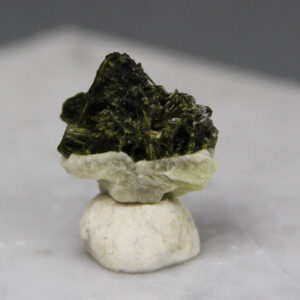 Fan-shaped epidote crystal on apatite (ThESP016)