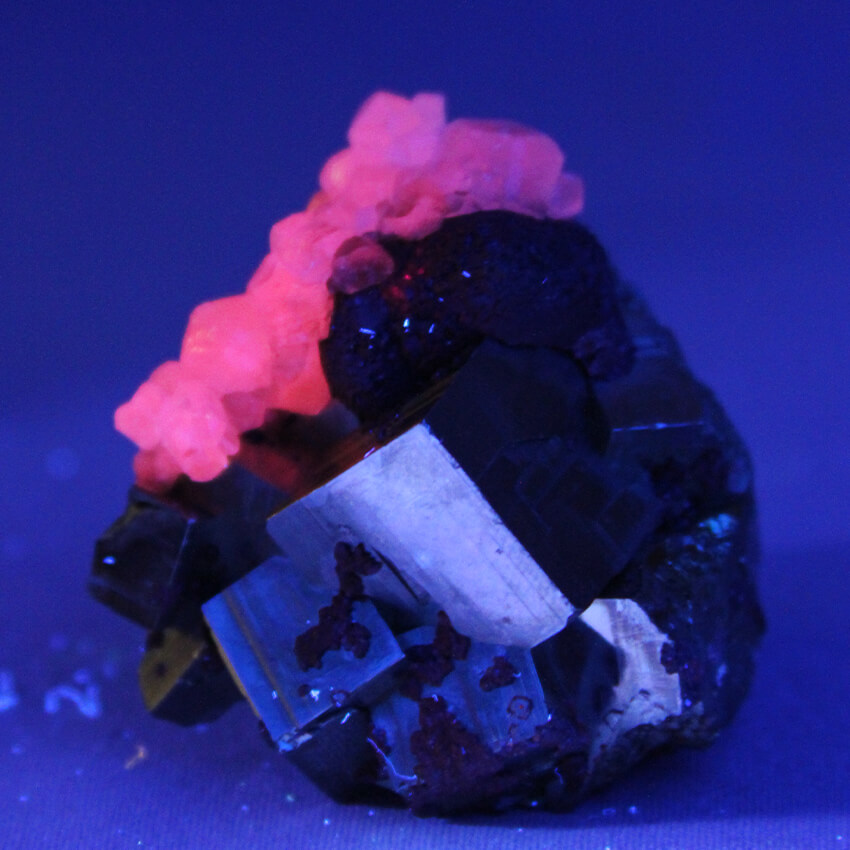 Pyrite cube crystal cluster with Sphalerite and fluorescent calcite from Huanzala mine in Peru