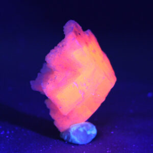 fluorescent manganocalcite crystal cluster