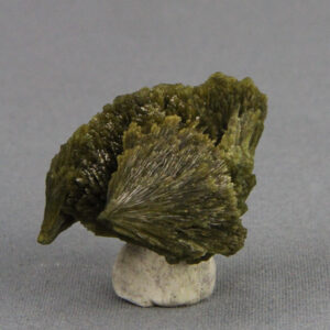 Fan-shaped epidote crystal cluster (MiESP110)